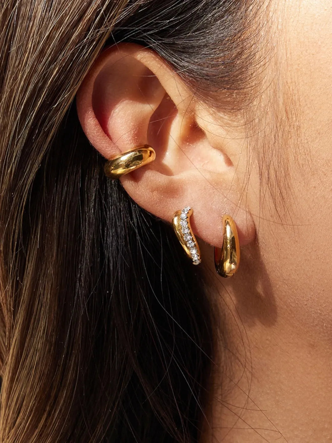 WAVE C HOOP EARRINGS