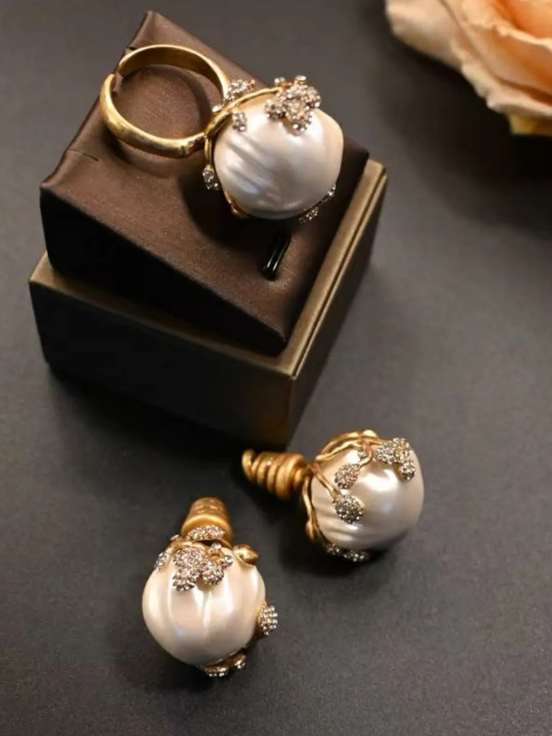 VINTAGE BAROQUE STUDS