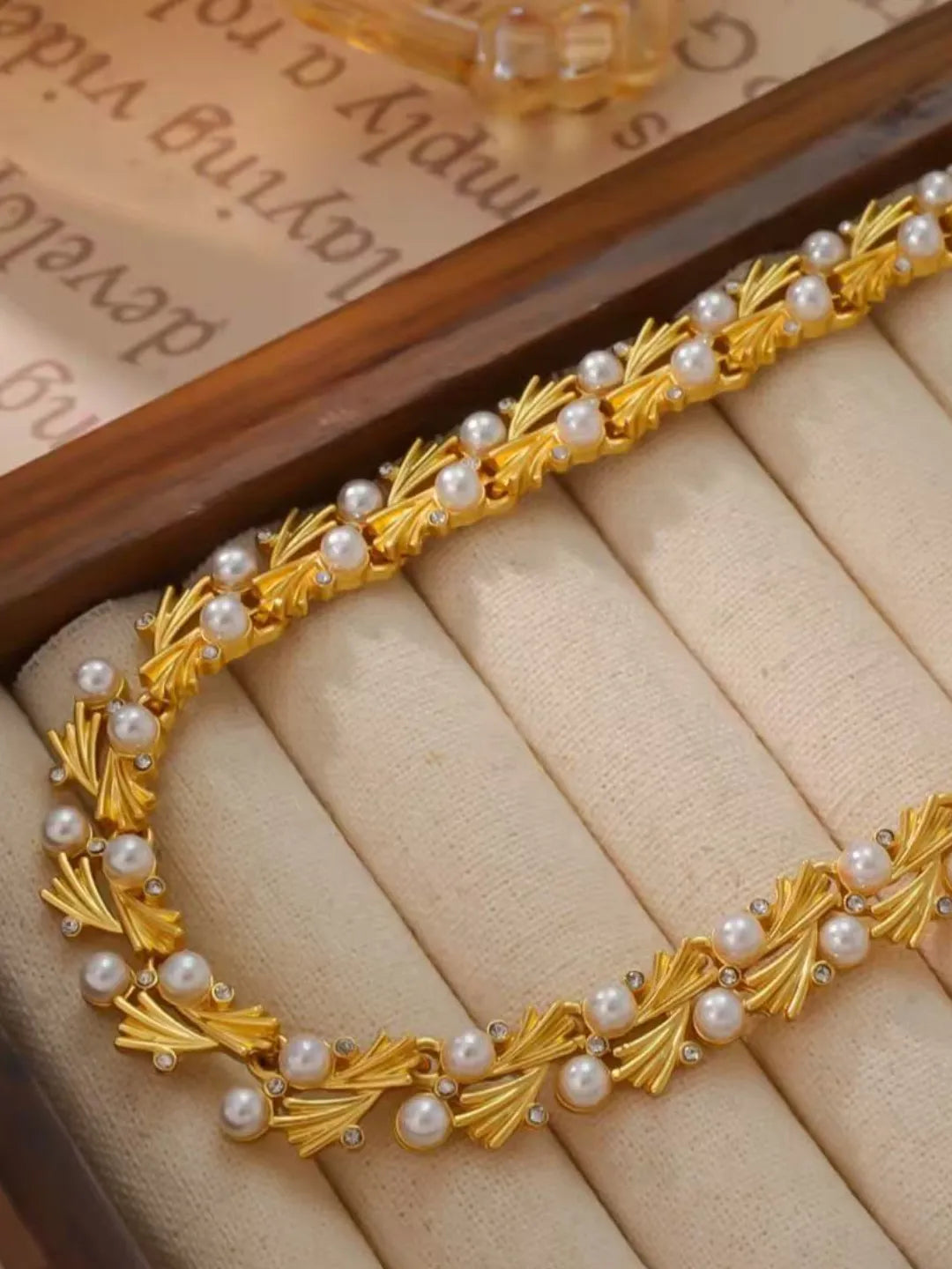 ANTIQUE BLOSSOM PEARL NECKLACE