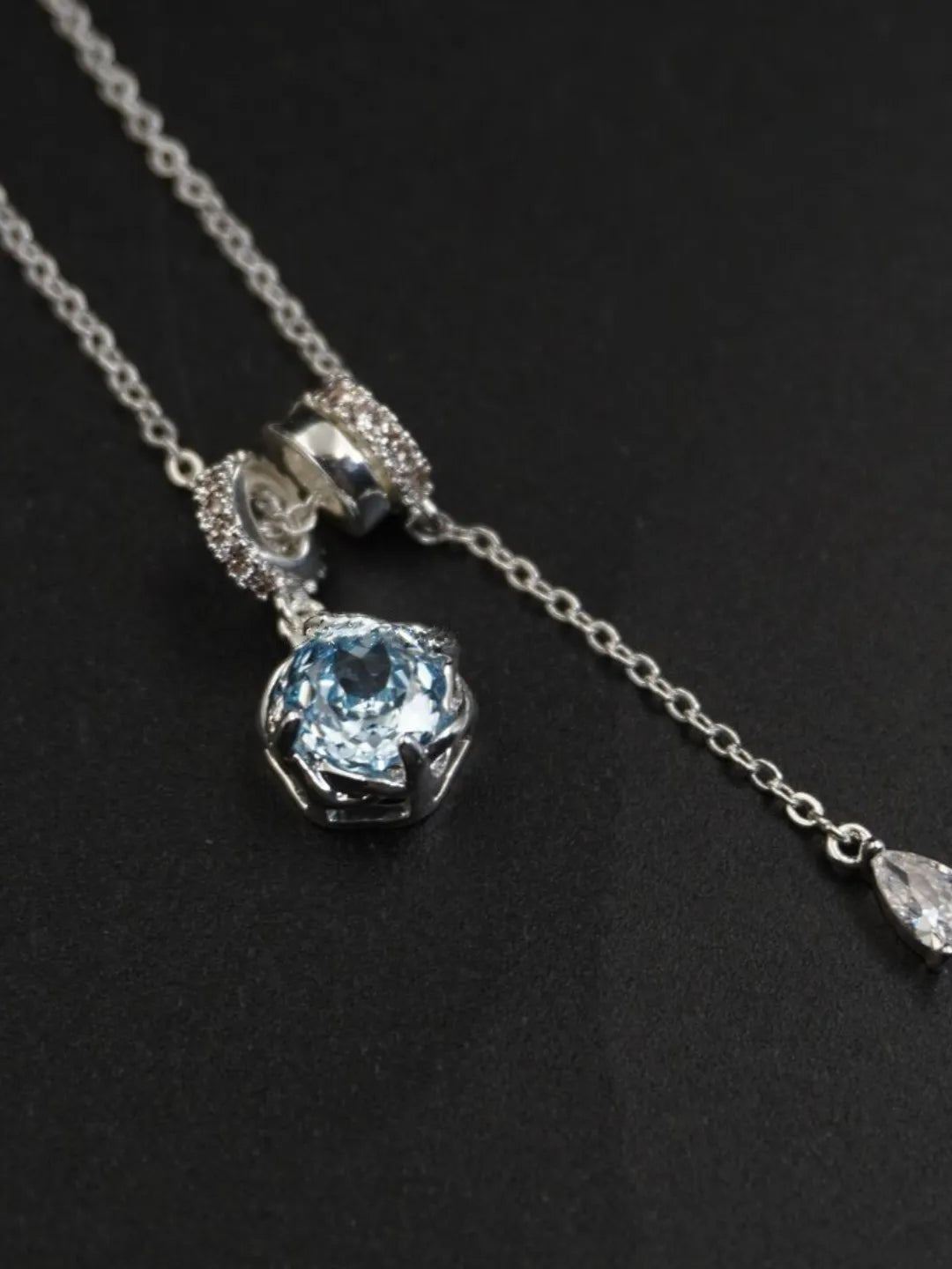 ROSE TASSEL SILVER NECKLACE