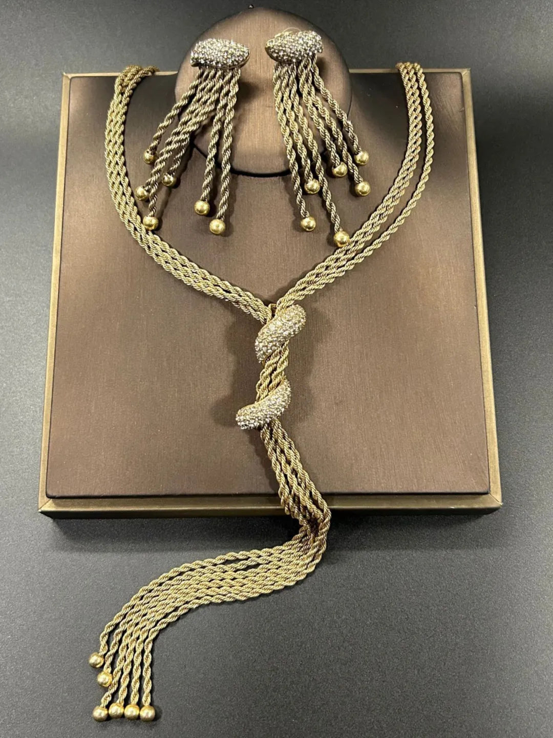 TASSEL VINTAGE NECKLACE