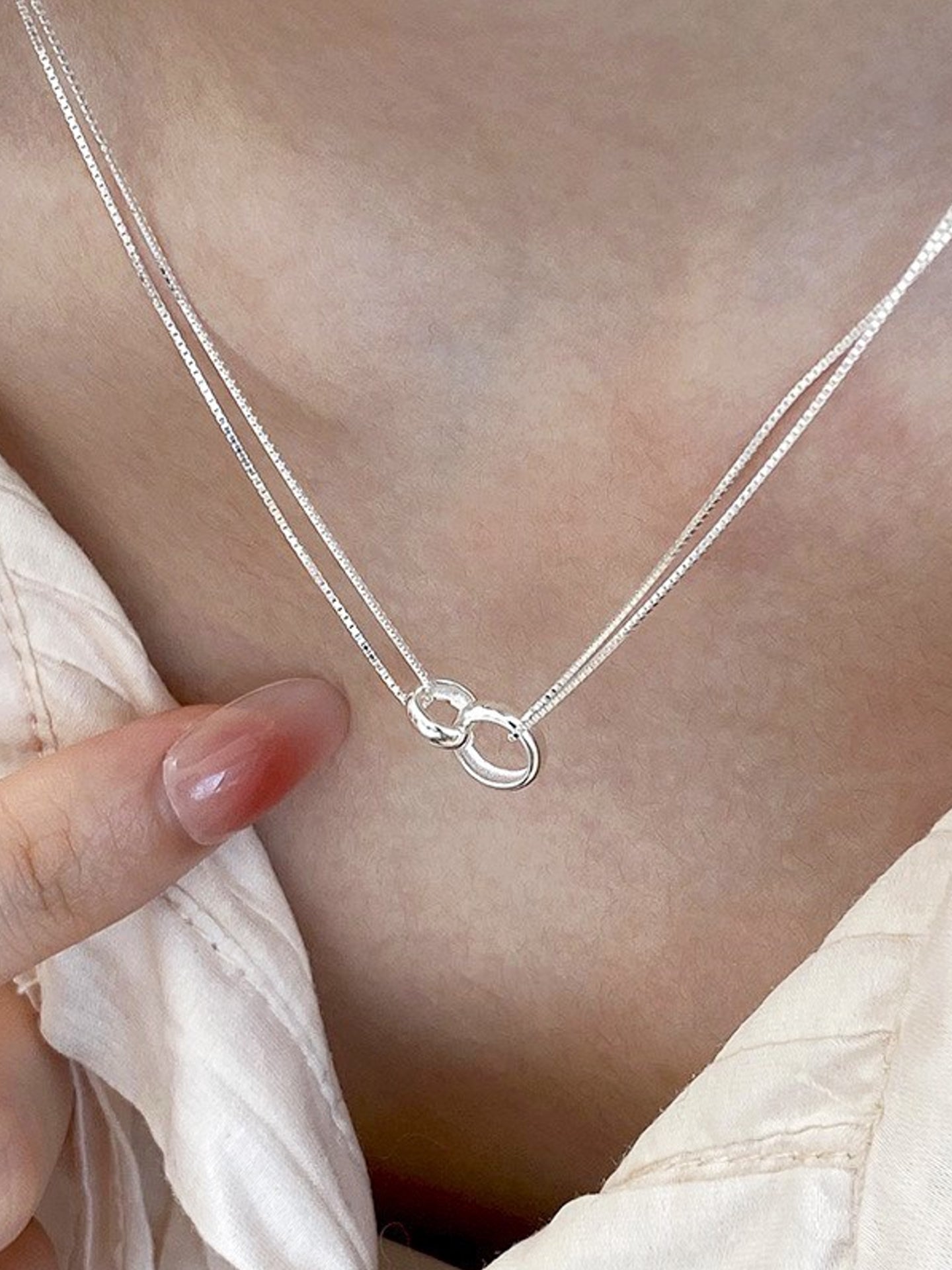 DOUBLE LOOP NECKLACE